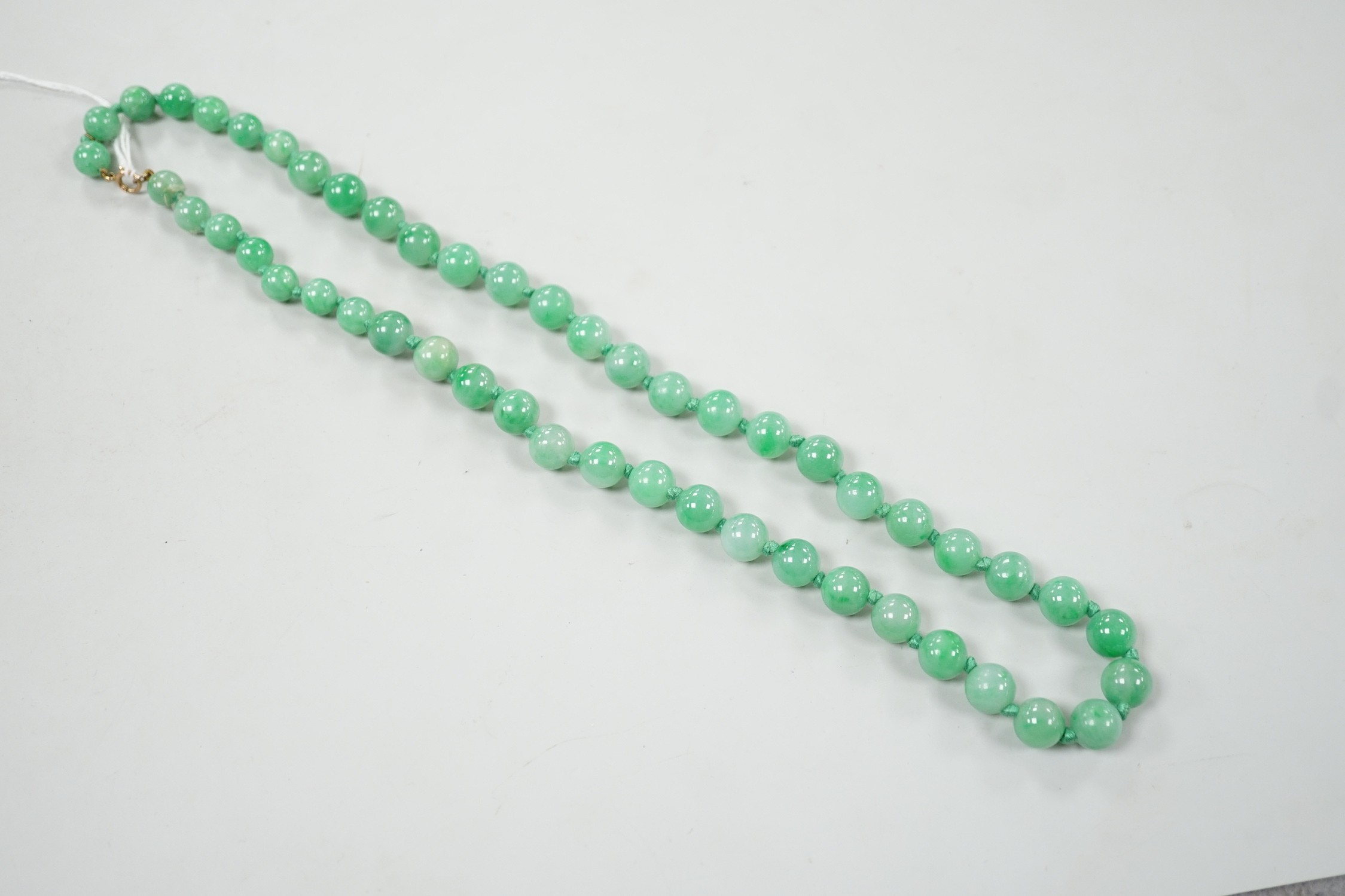 A single strand jade bead necklace, 58cm, gross weight 91 grams.